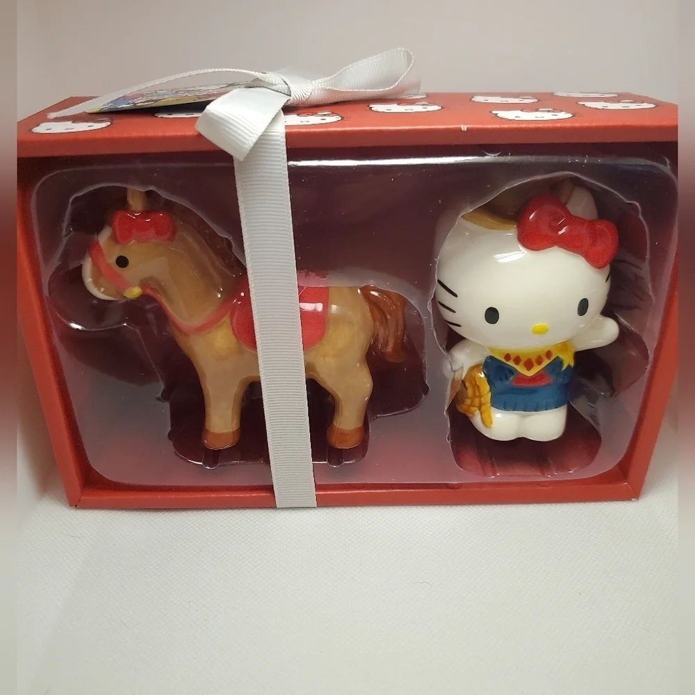 Hello Kitty Cowgirl With Horse Salt & Pepper Shakers Country Home Decor